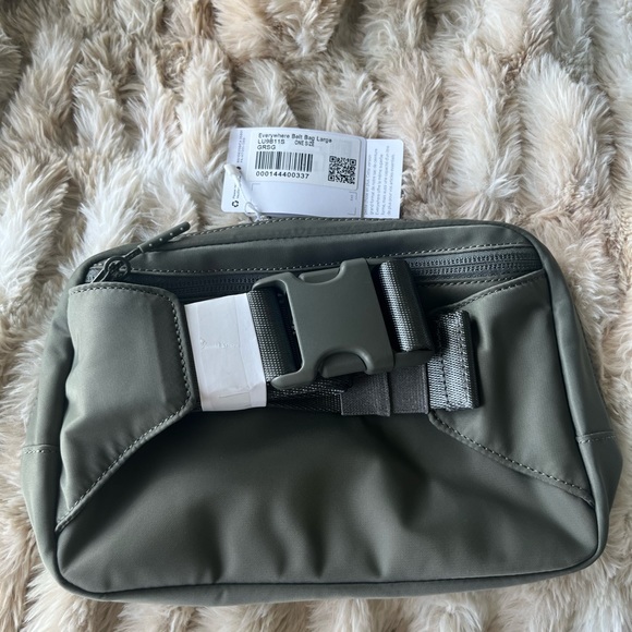 Everywhere Belt Bag 2L - Picture 2 of 2